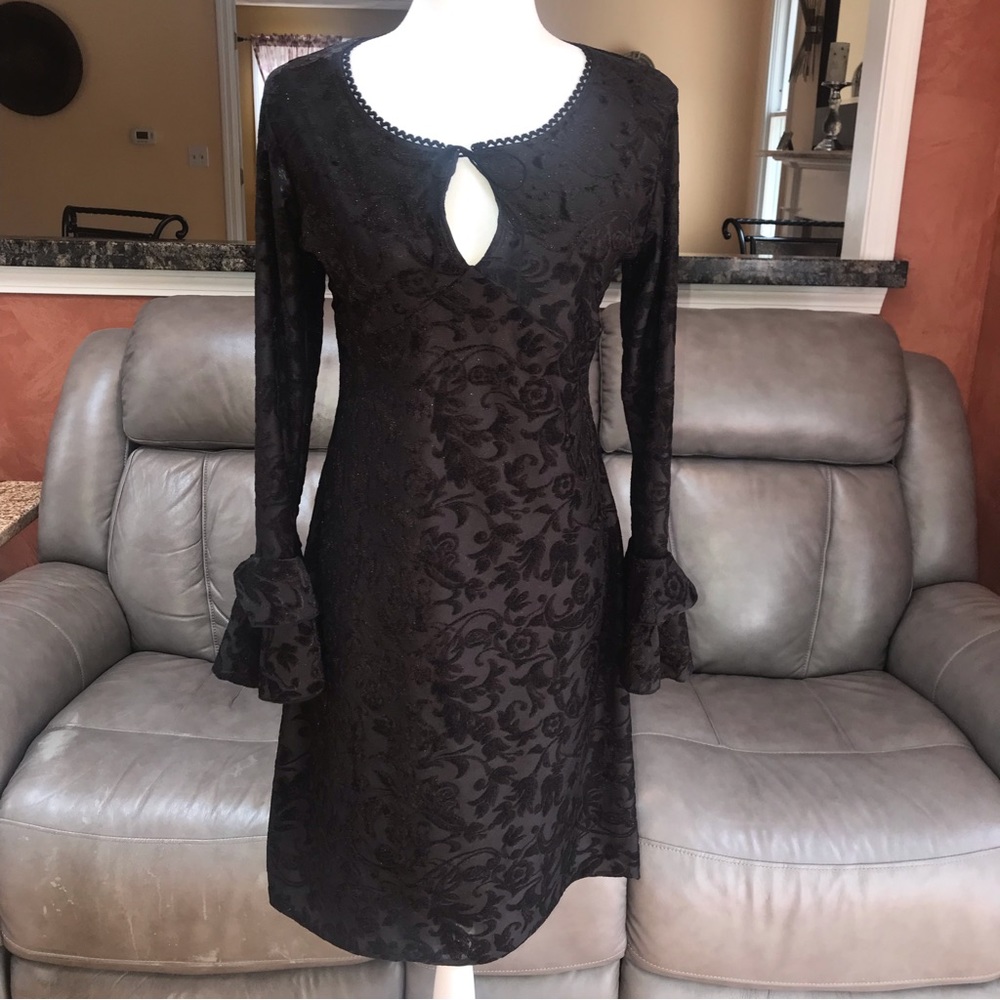 Vintage 70’s mod, keyhole, bell sleeve dress